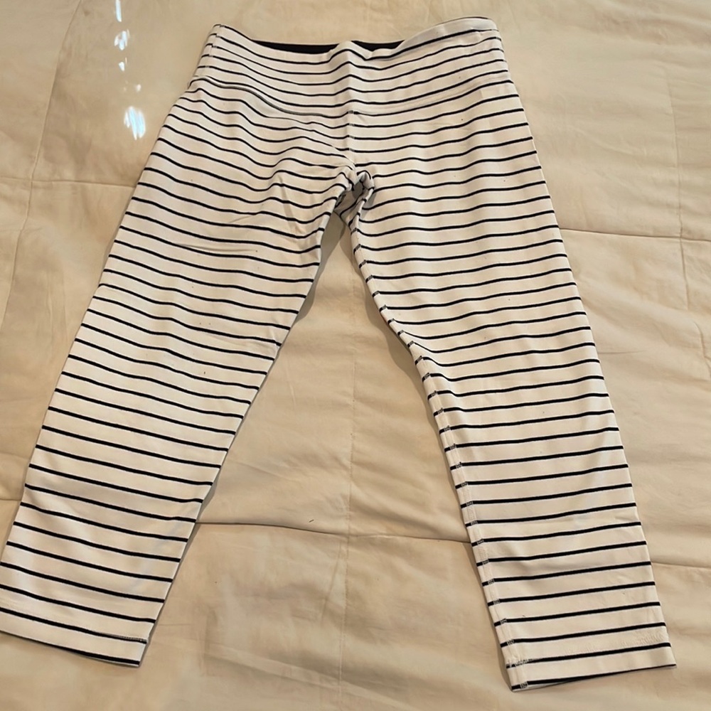 Good condition Lululemon size 6 wunder unders